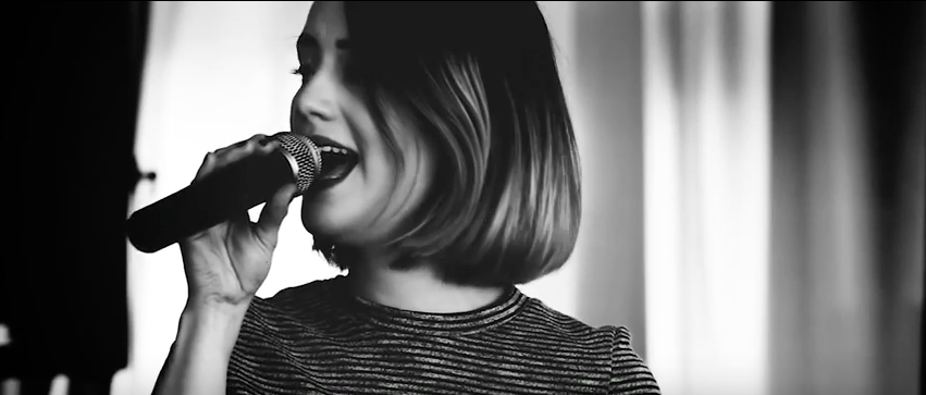 Live-Rheinterassen_feat_Laura_Love-Song
